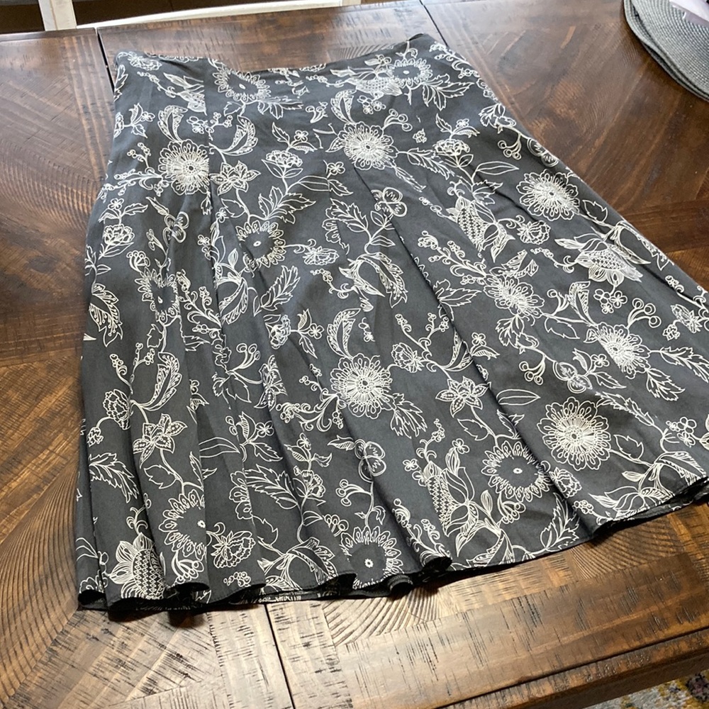 Ronen Chen gray n white floral skirt